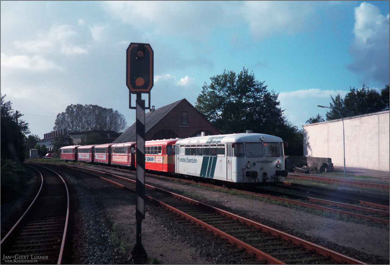 http://www.blockstelle.de/anderes/EBO-Schienenbusse/S0003706Barmstedt.jpg