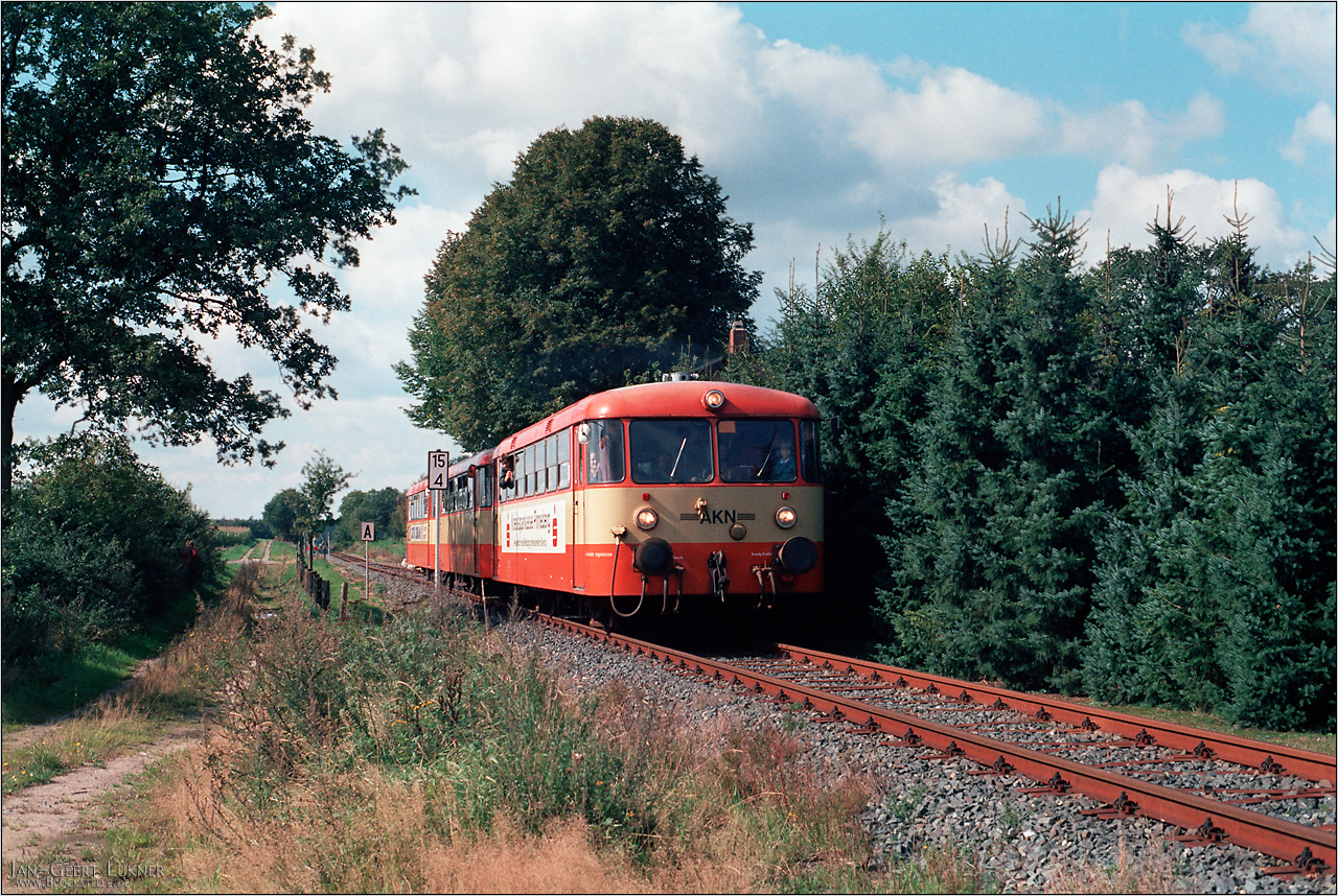 http://www.blockstelle.de/anderes/EBO-Schienenbusse/S0037105Langeln.jpg